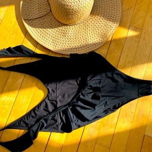 aerie Ruffle-back one piece swimsuit sz small